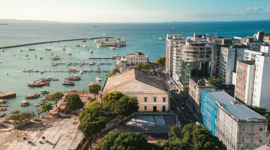 Le marché artisanal Mercado Modelo à Salvador de Bahia au Brésil
