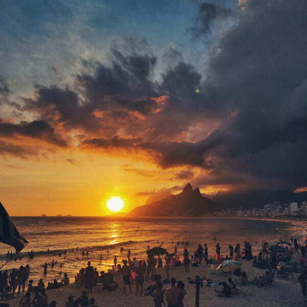 Coucher de Soleil sur la plage d'Ipanema à Rio de Janeiro