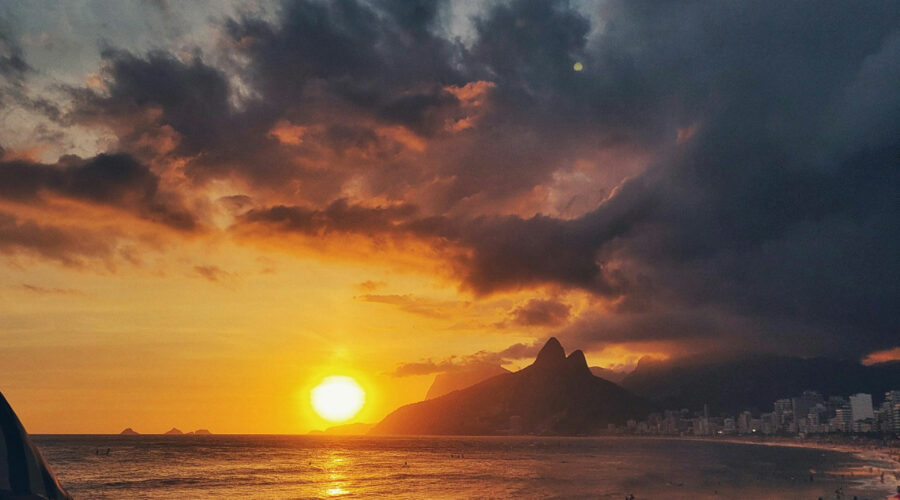 Coucher de Soleil sur la plage d'Ipanema à Rio de Janeiro